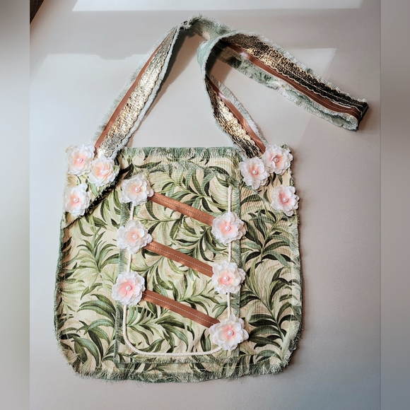 ‼️MUST GO‼️ Gorgeous Cottagecore Handcrafted Tote Bag - Picture 5 of 5
